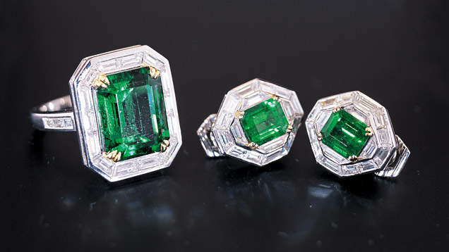Diamonds vs Emeralds: Popular Engagement Rings 