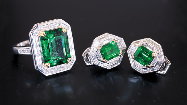 Diamonds vs Emeralds: Popular Engagement Rings